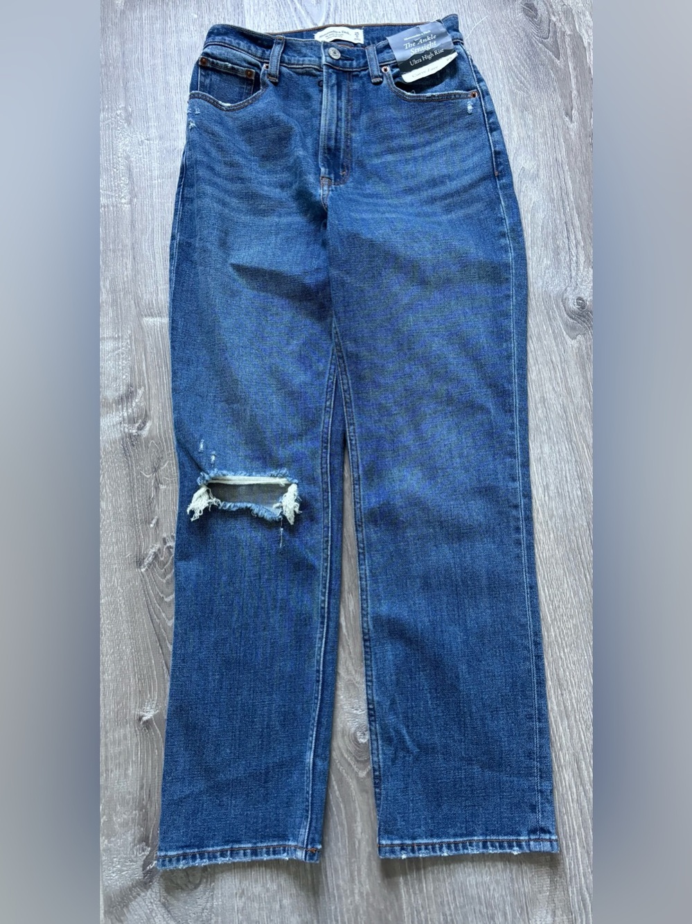 NWT Abercrombie & Fitch Women’s High Rise Straight leg jeans size 25/0